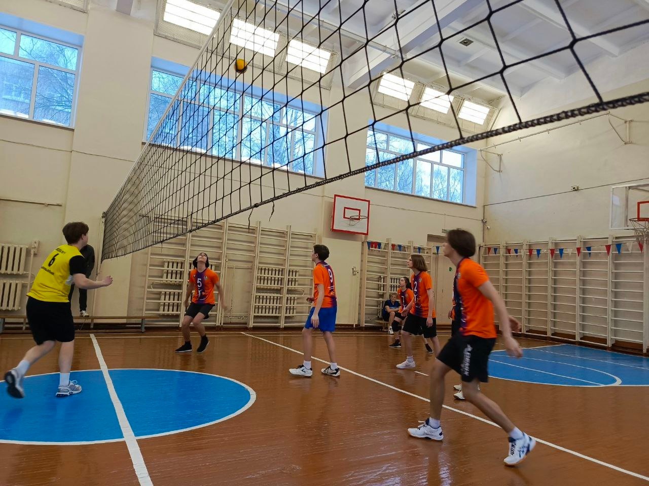 Сборная команда юношей по волейболу заняла 3 место на районном этапе Школьной волейбольной лиги.